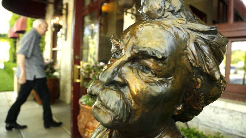 Mark Twain&apos;s image is everywhere in Caleveras County. On a bench outside CAMPS restaurant at the Greenhorn Creek Resort in Angels Camp, a bronze statue of Twain watches as visitors pass by. (Mark Boster/Los Angeles Times/TNS)