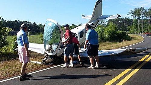 Small plane crashes in Peachtree City near Lake McIntosh Park and the Planterra Ridge Golf Club.