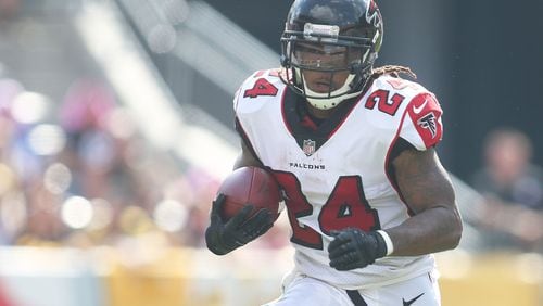Atlanta Falcons running back Devonta Freeman (24) rushes the ball against the Pittsburgh Steelers during the second quarter at Heinz Field.