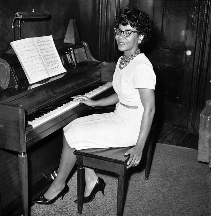 Mary Frances Early plays piano at her mother’s Atlanta home before reporting to the University of Georgia in the summer of 1961. CONTRIBUTED BY UNIVERSITY OF GEORGIA