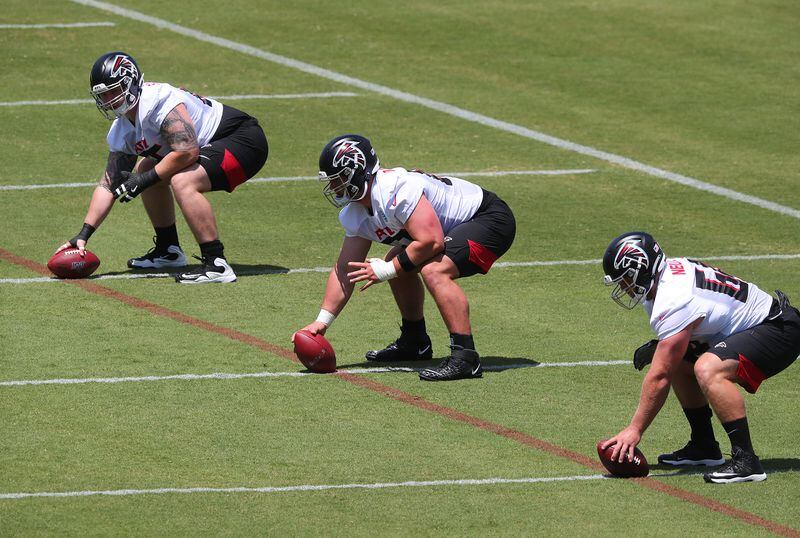 051421 Flowery Branch: Atlanta Falcons offensive lineman Joe Sculthorpe (from left), Drew Dalman, and Ryan Neuzil works from center during rookie minicamp on Friday, May 14, 2021, in Flowery Branch.     “Curtis Compton / Curtis.Compton@ajc.com”