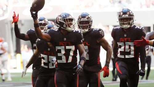 Falcons defensive back Dee Alford (37) and his teammates celebrate after Alford's fourth-quarter interception Sunday against the Browns in Atlanta. (Miguel Martinez / miguel.martinezjimenez@ajc.com)