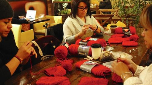 Ladies of Crochet is a group of Hispanic women in Atlanta who gather to make and donate hats for newborns who are born with heart problems. Samantha Díaz Roberts/MundoHispánico