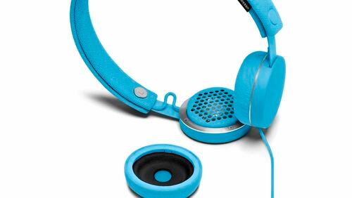 Humlan in Malibu blue from Urbanears features washable parts to keep your music listening pristine in all ways.
