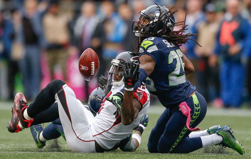 SEATTLE, WA - OCTOBER 16: Wide receiver Julio Jones #11 of the Atlanta Falcons can't make the catch on fourth down as cornerback Richard Sherman #25 of the Seattle Seahawks defends at CenturyLink Field on October 16, 2016 in Seattle, Washington. (Photo by Otto Greule Jr/Getty Images)