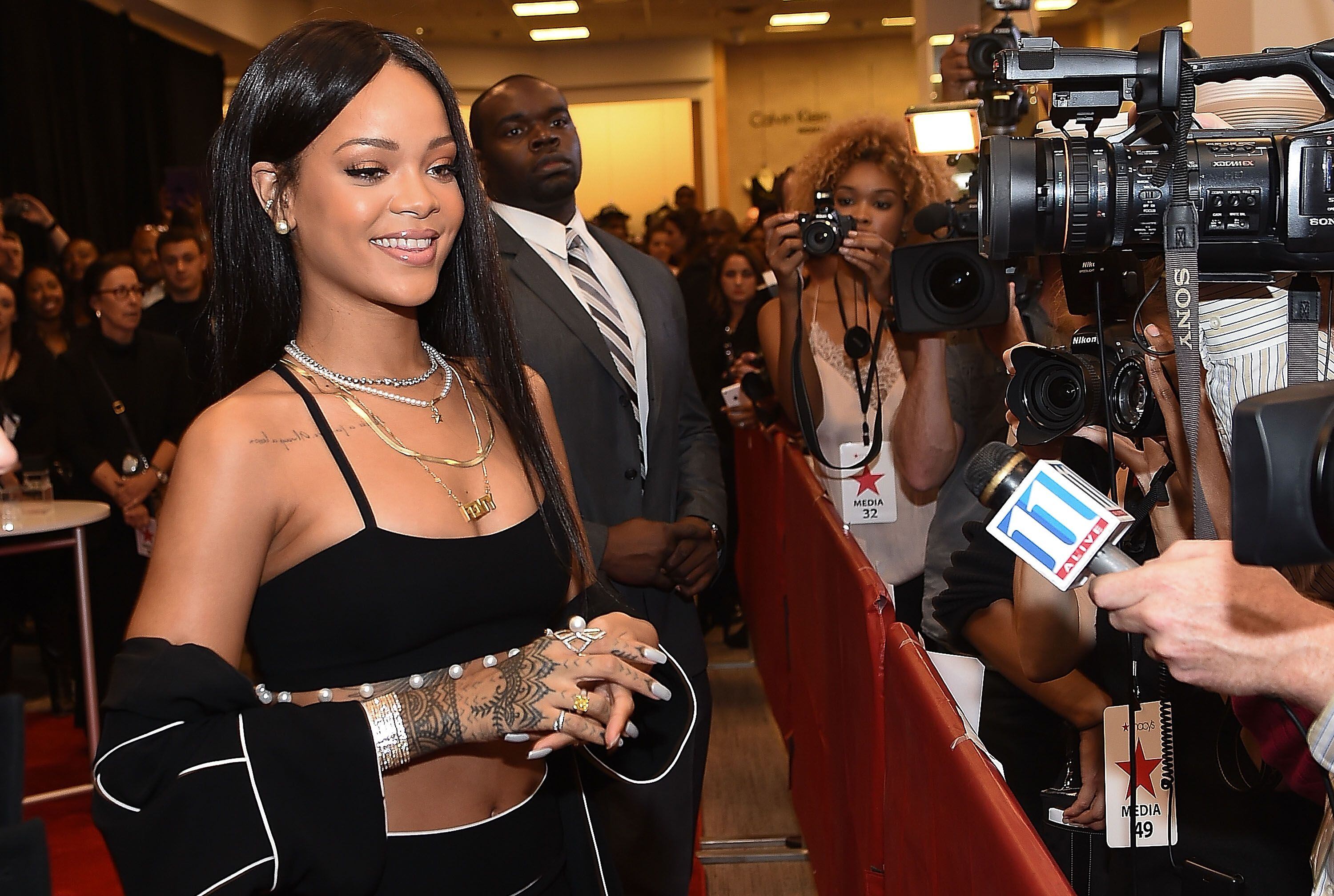 Photos: Rihanna meets fans at Lenox Square Mall