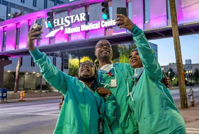 After the emergency room at Wellstar Atlanta Medical Center closed, employees gathered outside the hospital to take selfies in Atlanta Friday, October 14, 2022.   Steve Schaefer/steve.schaefer@ajc.com)