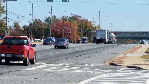 Randy Cook hopes lines can be painted on this busy Cobb County road to aid commuters. Photo/Randy Cook.