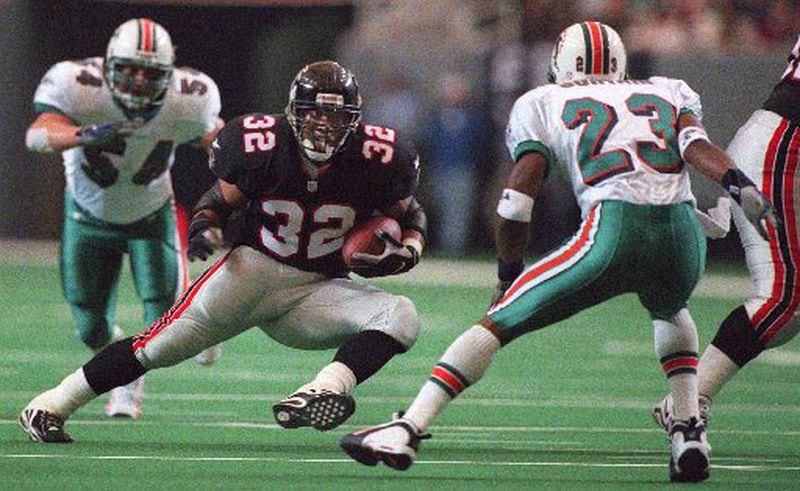 981227-ATLANTA-Falcons' Running back Jamal Anderson (cq) cuts to the side while trying to fake out the Dolphins' Patrick Surtain (cq) as Zach Thomas (cq) closes from behind during the second quarter of Sunday's (12/27/98) game in Atlanta. The Falcons won the final regular-season game 38-16. (BEN GRAY/STAFF)