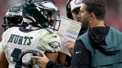 Philadelphia Eagles quarterback Jalen Hurts talks with head coach Nick Sirianni during the fourth quarter against the Cardinals on Sunday, Oct. 9, 2022. (David Maialetti/The Philadelphia Inquirer/TNS)