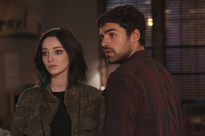  THE GIFTED: L-R: Emma Dumont and Sean Teale in THE GIFTED premiering premiering Monday, Oct. 2 (9:00-10:00 PM ET/PT) on FOX. ©2017 Fox Broadcasting Co. Cr: Ryan Green/FOX