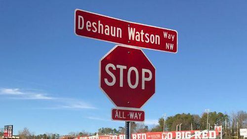 Gainesville has named a street in honor of former star quarterback Deshaun Watson. (Credit: Twitter / DeshaunWatson4)