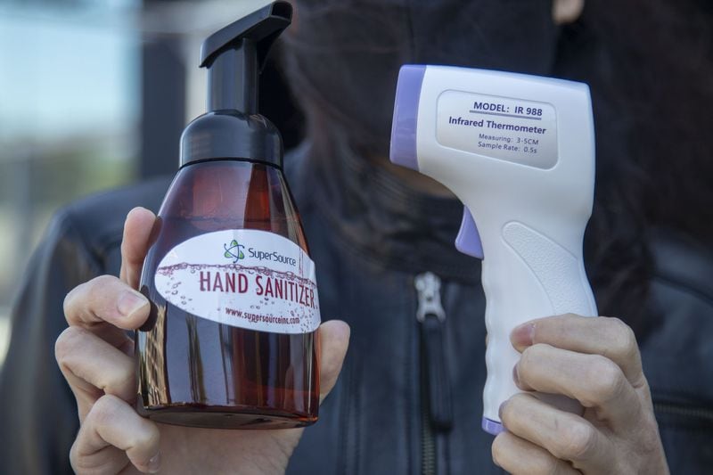 Guests will be asked to sanitize their hands following a forehead thermometer scan by the hostess outside of the Select restaurant and bar in Sandy Springs. ALYSSA POINTER / ALYSSA.POINTER@AJC.COM
