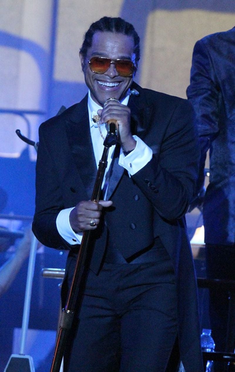 A very happy Maxwell charmed the crowd at Cadence Bank Amphitheatre at Chastain Park on Sept. 27, 2019. Photo: Melissa Ruggieri/Atlanta Journal-Constitution