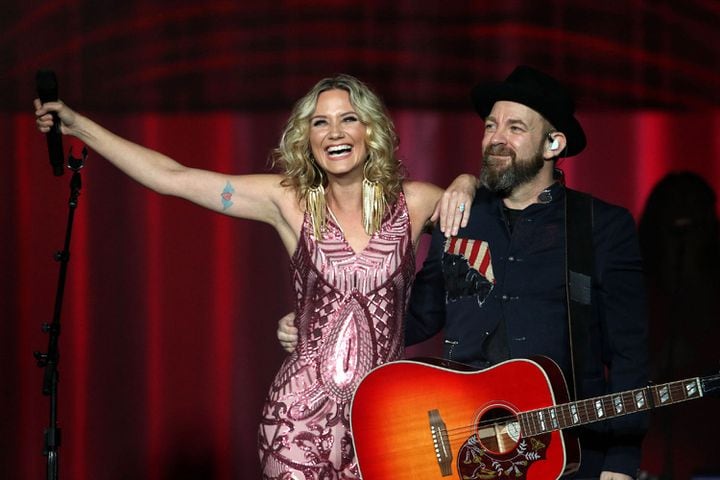Concert photos: Sugarland comes home with first Atlanta show in five years