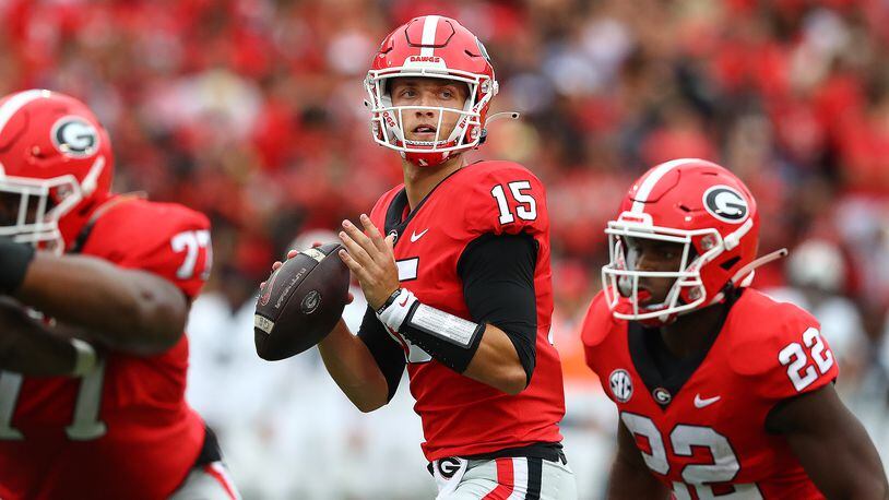 Georgia backup quarterback Carson Beck looks to pass against Samford  on Saturday, Sept. 10, 2022, in Athens.  Curtis Compton / Curtis Compton@ajc.com