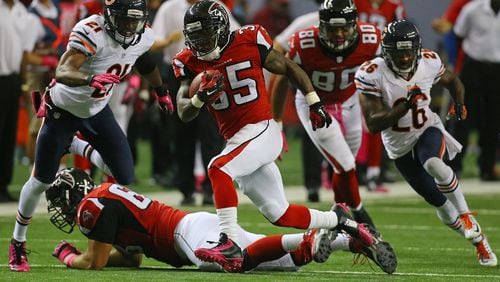 Falcons running back Antone Smith breaks away for a long touchdown run after making a reception against the Bears to cut the lead to 13-10 during the third quarter in their football game on Sunday, Oct. 12, 2014, in Atlanta.