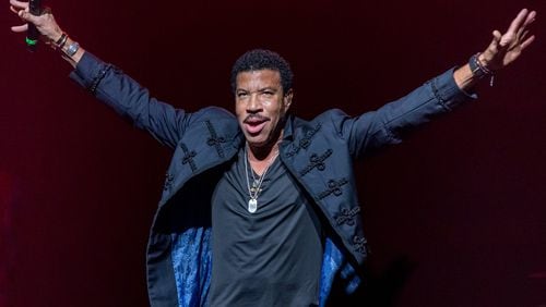 Lionel Richie is mended from knee surgery and will hit the road this summer with Mariah Carey.
