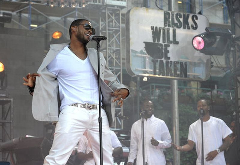 In 2008, Usher heated up the "Good Morning America" stage in New York. 