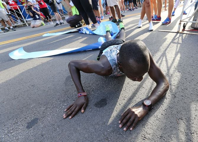 Photos: Toughing it out at the AJC Peachtree Road Race