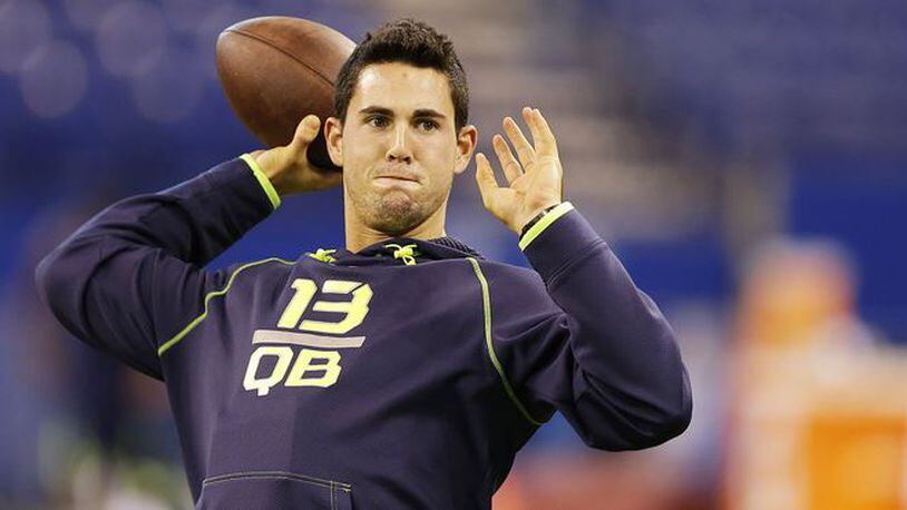 Georgia quarterback Aaron Murray throws during a drill at the NFL football scouting combine in Indianapolis, Sunday, Feb. 23, 2014. (AP Photo/Michael Conroy)