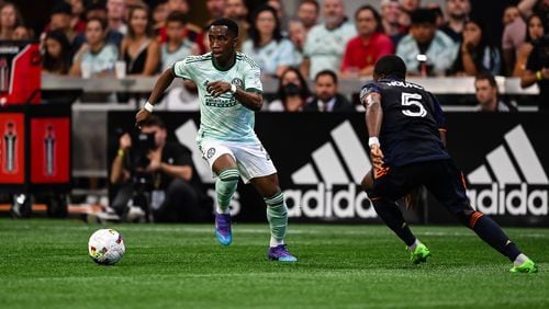 Atlanta United's Edwin Mosquera dribbles during the second half of the match against the Sounders on Aug. 6 at Mercedes-Benz Stadium. (Photo by Brandon Magnus/Atlanta United)