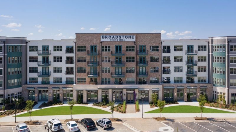 Broadstone Sugar Hill, a 315-unit apartment complex completed in 2020 across from City Hall in downtown Sugar Hill. Other large apartment complexes will open in the city over the next few years. (Courtesy of The Praedium Group)