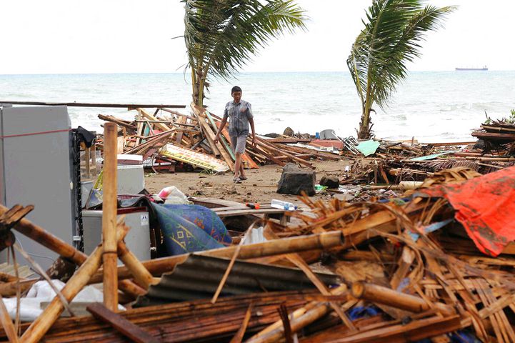 Photos: Tsunami devastates Indonesia