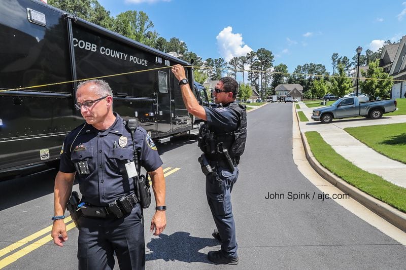 The bomb squad safely removed the explosive from the car. JOHN SPINK / JSPINK@AJC.COM