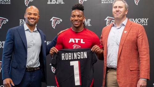 Atlanta Falcons General Manager Terry Fontenot, from left, first round draft pick Bijan Robinson and head coach Arthur Smith pose for a photo before an NFL football press conference at the team's training facility in Flowery Branch, Ga., on Friday, April 28, 2023. (AP Photo/Ben Gray)
