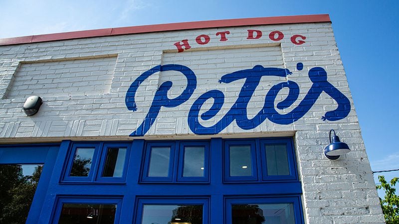 The exterior of Hot Dog Pete's.