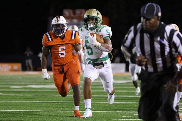 August 20, 2021 - Kennesaw, Ga: Buford running back CJ Clinkscales (5) runs for a long touchdown run during the second half against North Cobb at North Cobb high school Friday, August 20, 2021 in Kennesaw, Ga.. Buford won 35-27. JASON GETZ FOR THE ATLANTA JOURNAL-CONSTITUTION