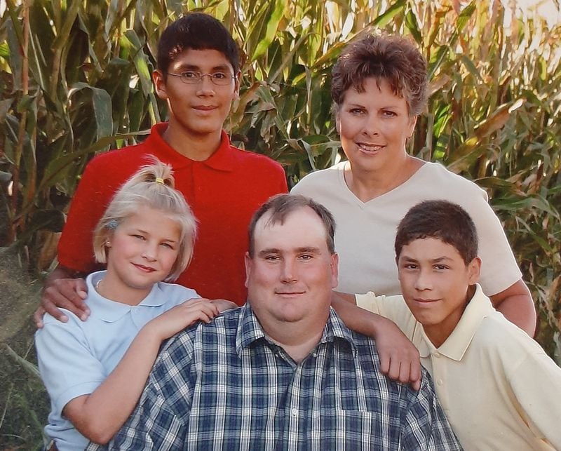 Jessica Gerling, here with her brothers and her parents, grew up in a close-knit family on a farm in rural Iowa. “That’s all we had, just our family,” her brother Jon Gerling said. “My dad and my mom and us kids. We lived out in the middle of nowhere, miles away from any big city.” (Courtesy of Gerling family)