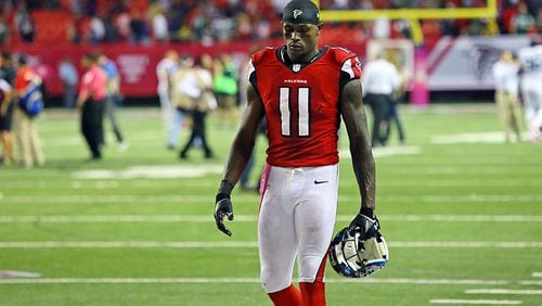 ****** VISUAL LEDE*****100713 Atlanta: -- OUT FOR THE YEAR? -- Falcons wide receiver Julio Jones walks off the field dejected after falling 30-28 to the Jets in their NFL "Monday Night Football" game on Monday, Oct. 7, 2013, in Atlanta. Jones may be out for the year with a foot injury. CURTIS COMPTON /staff CCOMPTON@AJC.COM Falcons wide receiver Julio Jones injured his right foot in Oct. 7, 2013, loss to the New York Jets at the Georgia Dome. (Curtis Compton / AJC)