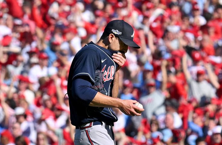 Braves starting pitcher Charlie Morton reacts after giving up a three-run home run during the second inning Saturday in Game 4 of the NLDS against the host Phillies. (Hyosub Shin / Hyosub.Shin@ajc.com)