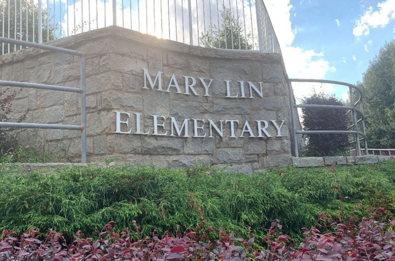 미국 교육부의 시민권 사무국은 애틀랜타의 Mary Lin 초등학교가 인종에 따라 학생들을 수업에 배정했다는 주장을 조사하고 있습니다.  애틀랜타 공립학교의 사진.