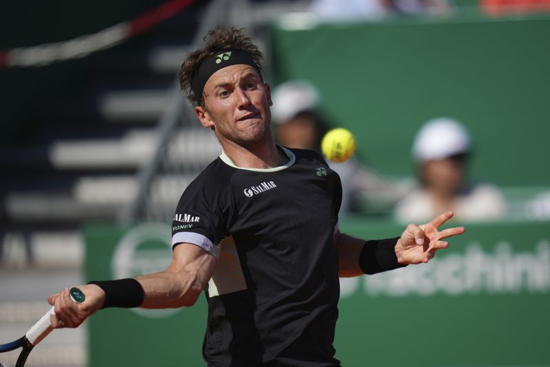 Casper Ruud of Norway returns to Stefanos Tsitsipas of Greece during their Monte Carlo Tennis Masters final match in Monaco, Sunday, April 14, 2024. (AP Photo/Daniel Cole)