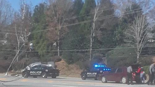 A police chase in South Fulton ended with a suspect on the run and 1,000 people without power.
