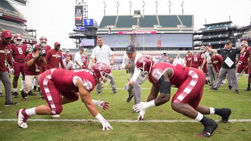 Dan Archibong #95 and Michael Dogbe #98 of the Temple Owls line up against each other as head coach Geoff Collins blows the whistle prior to the game against the Connecticut Huskies at Lincoln Financial Field on October 14, 2017 in Philadelphia, Pennsylvania. (Photo by Mitchell Leff/Getty Images)