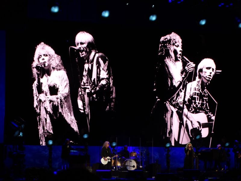 Steve NIcks sings "Free Fallin'," a Tom Petty classic, during her encore October 12, 2022 at Ameris Bank Amphitheatre in Alphretta, Georgia. RODNEY HO/rho@ajc.com