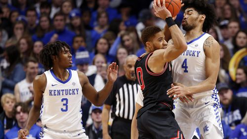 Georgia's Donnell Gresham Jr., middle, and Kentucky's Nick Richards (4) collide as Tyrese Maxey (3) looks on during an NCAA college basketball game in Lexington, Ky., Tuesday, Jan 21, 2020. (AP Photo/James Crisp)