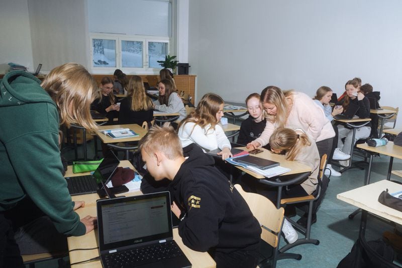 Saara Martikka (right) teaches students about misinformation at a school in Hämeenlinna, Finland, on December 8, 2022. The Nordic country is experimenting with new ways to teach students about propaganda.  (Vesa Laitinen/New York Times)