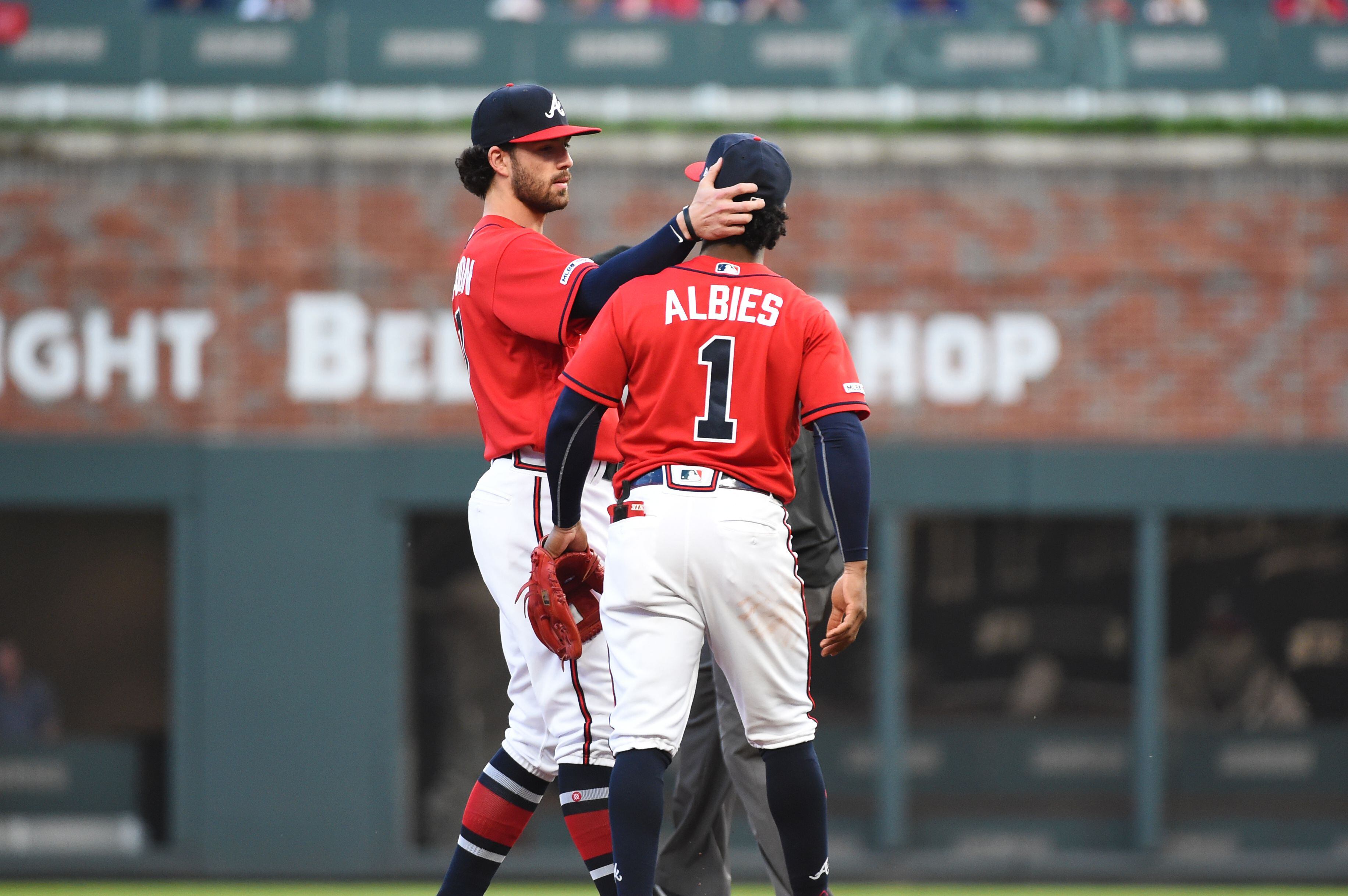 Photos: Braves break out red uniforms, beat Marlins