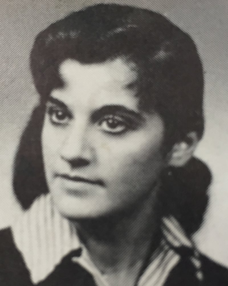 Yearbook photo of Joan Brody when she was 16.