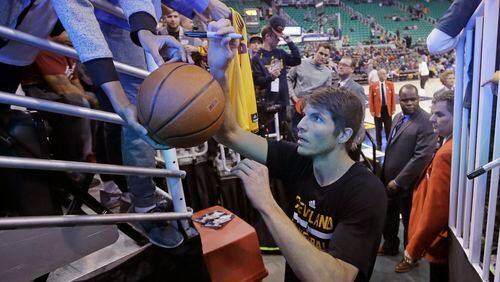 Cleveland Cavaliers guard Kyle Korver signs autographs before the start of a game against the Utah Jazz Tuesday. (AP Photo/Rick Bowmer)