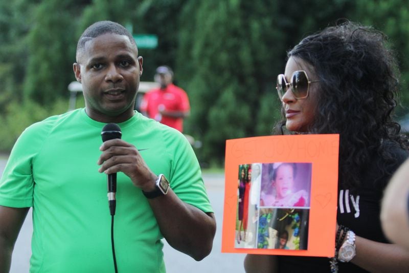 Tim and Jonjelyn Savage protesting outside of Wolf Creek Amphitheater for the R. Kelly concert on Aug. 25, 2017. The Savages have accused Kelly of keeping their 21-year-old daughter Joycelyn against her will, despite her denials.  (Akili-Casundria Ramsess/Special to the AJC)