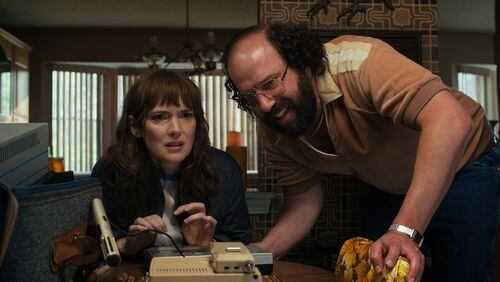 STRANGER THINGS. (L to R) Winona Ryder as Joyce Byers and Brett Gelman as Murray Bauman in STRANGER THINGS. Cr. Courtesy of Netflix © 2022