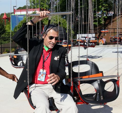 AJC's Tom Kelley rides the new extreme swing ride