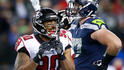 SEATTLE, WA - NOVEMBER 20: Defensive end Derrick Shelby #90 of the Atlanta Falcons and Ethan Pocic #77 of the Seattle Seahawks react as the 52 yard field goal attempt by Blair Walsh #7 to tie the game is no good and the Falcons win at CenturyLink Field on November 20, 2017 in Seattle, Washington.  The Atlanta Falcons beat the Seattle Seahawks, 34-31. (Photo by Otto Greule Jr /Getty Images)