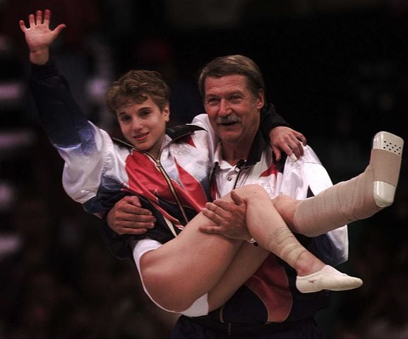Kerri Strug leads U.S. to gymnastics gold
